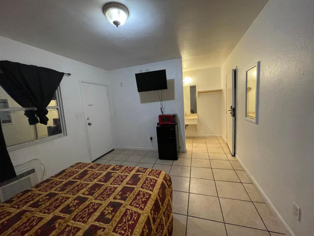 Crown Inn & Suites Spring Valley  Eksteriør billede